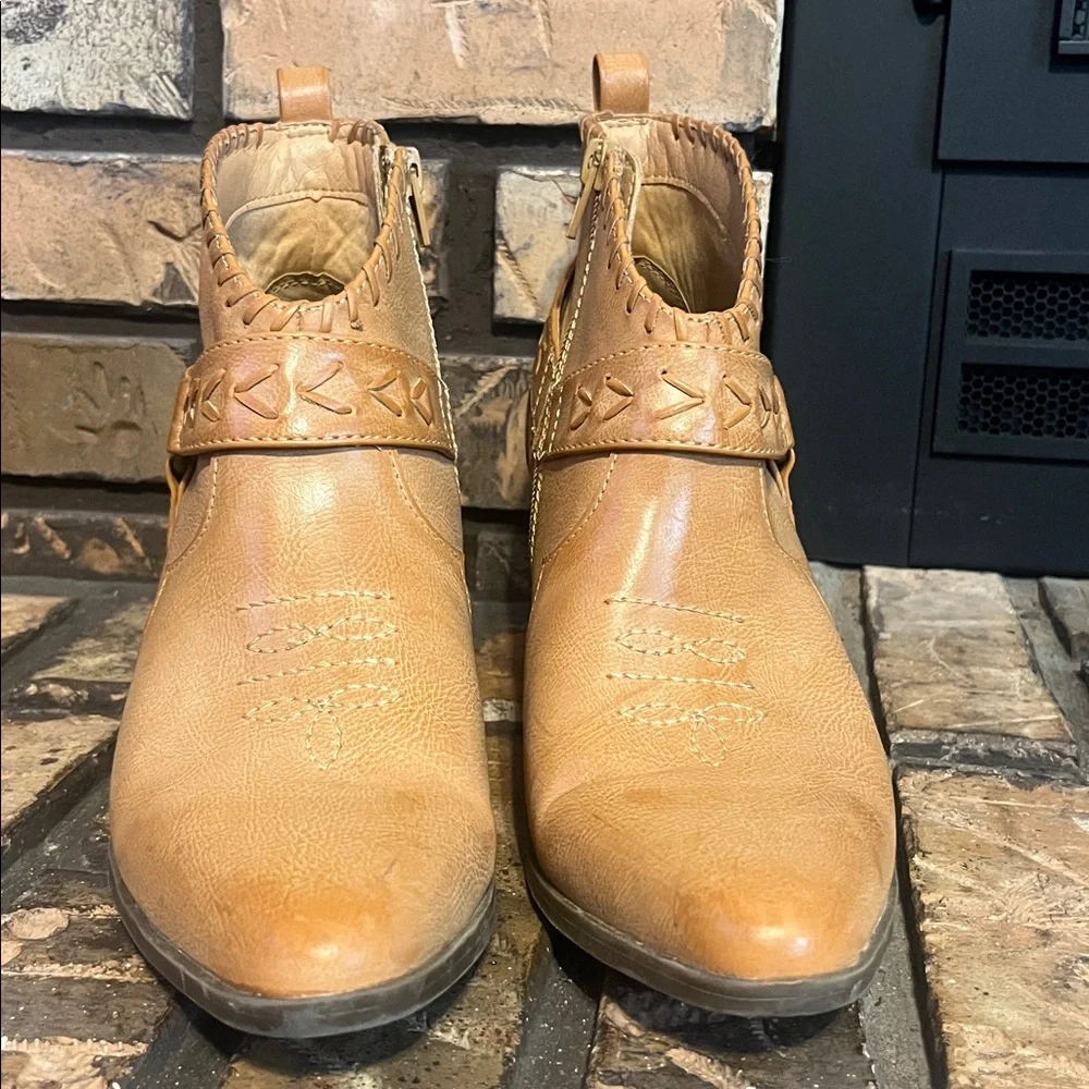 FRYE AND CO.‎ Tan Womens Palma Stacked Heel Booties 8.5